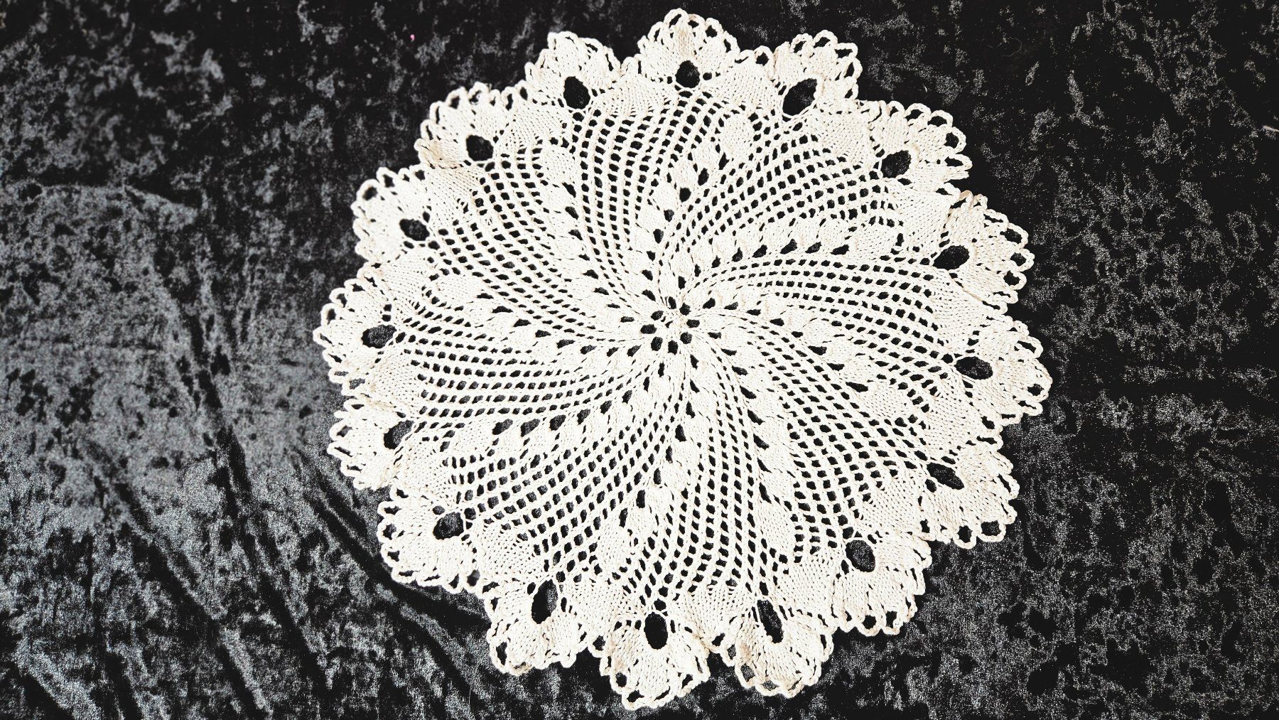 Altra biancheria da tavola: Spitzendeckchen gestrickt Spitzen Deckeli 40cm Weiss – Nuovo (secondo la descrizione) da Gossau ZH venduto da LeoniesDeko 7