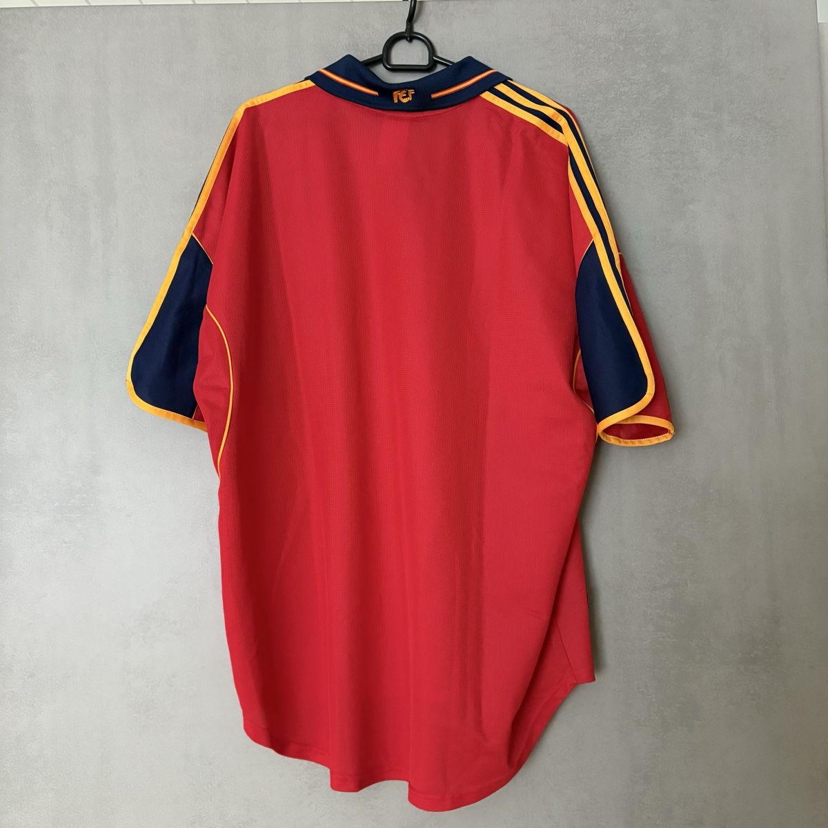 Adidas Canottiere & Pantaloni: Spanien Trikot Adidas Vintage 90s – Usato da Winterthur venduto da LaBodega 6