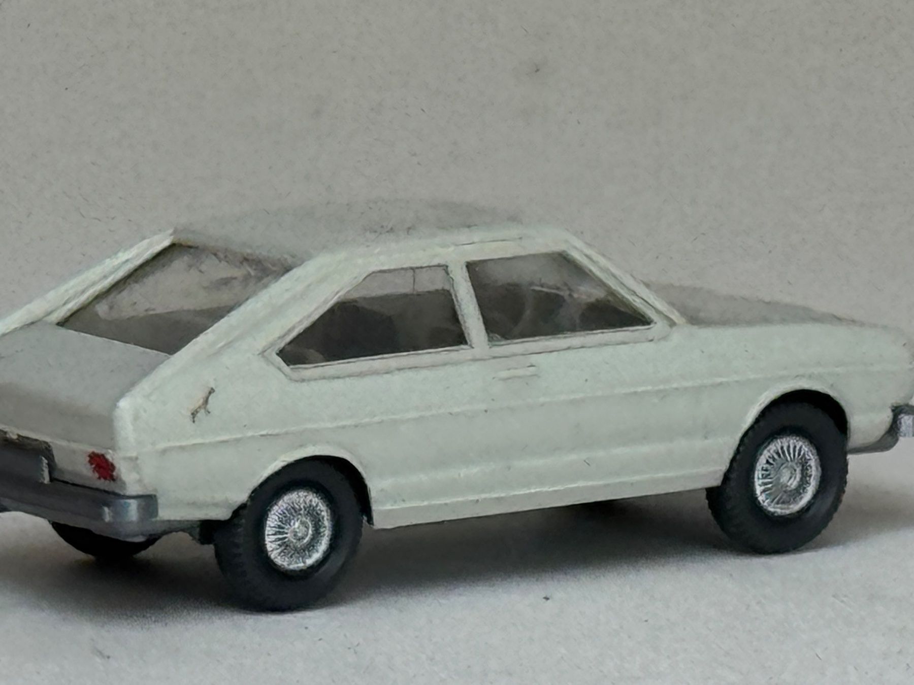 Wiking Modellini d'auto: GB- Wiking VW Passat grauweiss – Usato da Elm venduto da Wikmtz 1