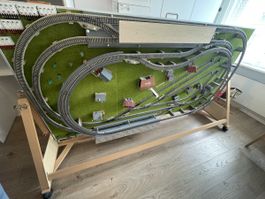 MÄRKLIN Modelbahn auf zusammenlegbarem Tisch inkl. Zubehör
