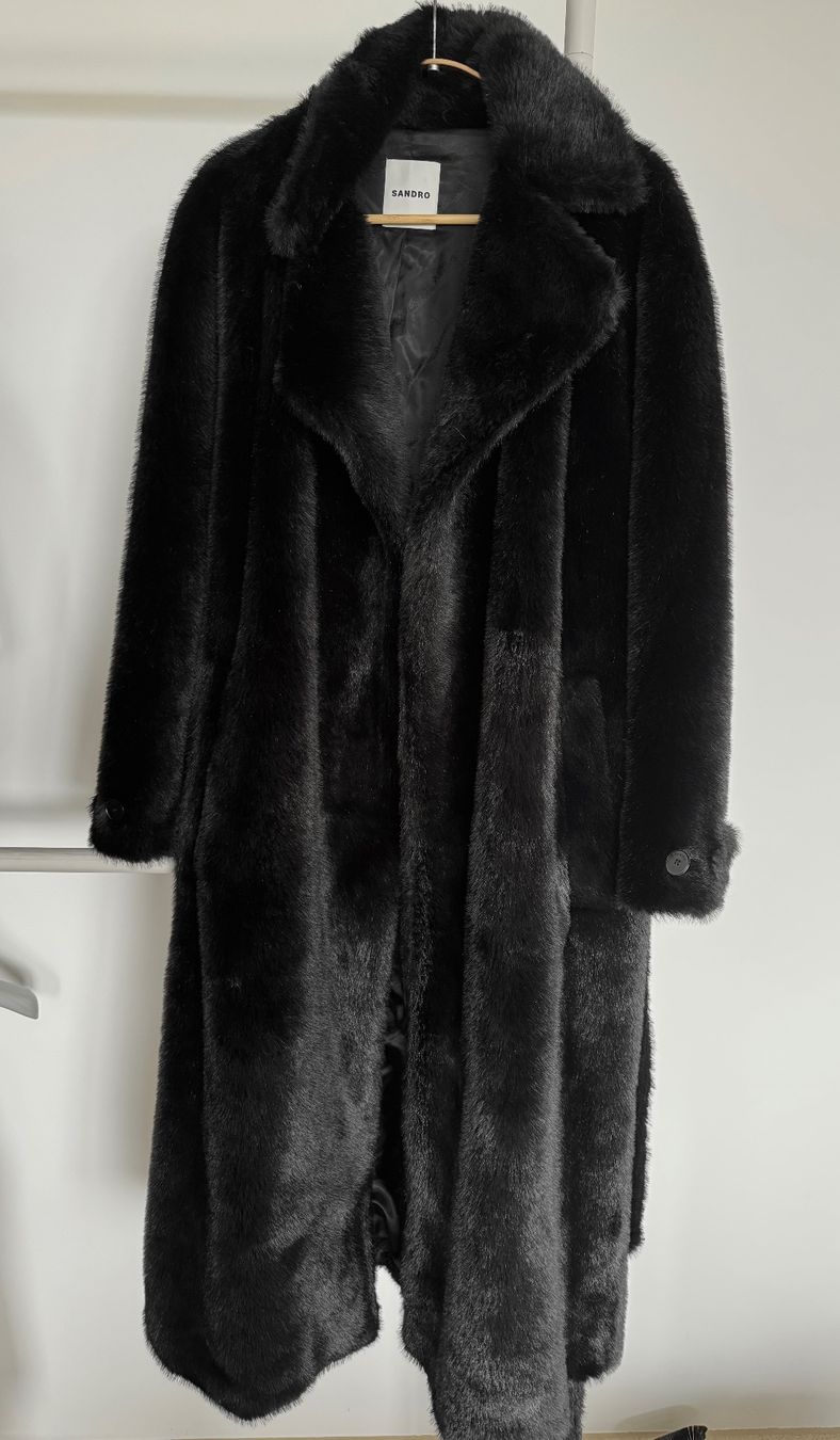 Sandro Mäntel: Sandro Faux Fur Coat in black – Neu (gemäss Beschreibung) aus Zürich von di_archive