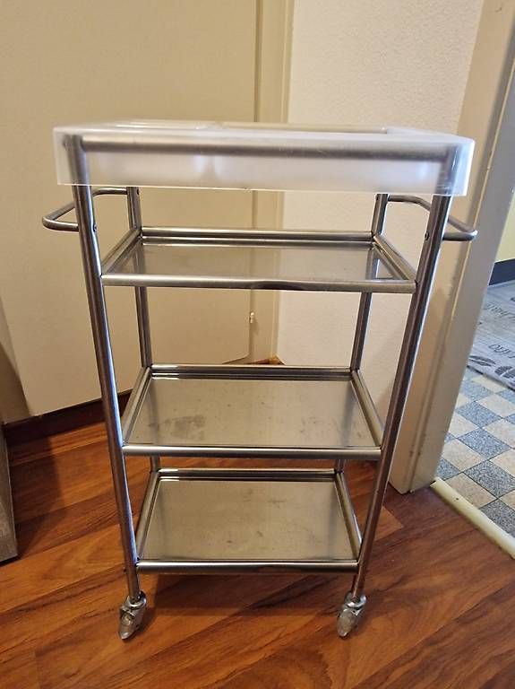 Cucine complete: Rangement chaussures, dessert cuisine – Usato da Vouvry venduto da Cris.cordeiro