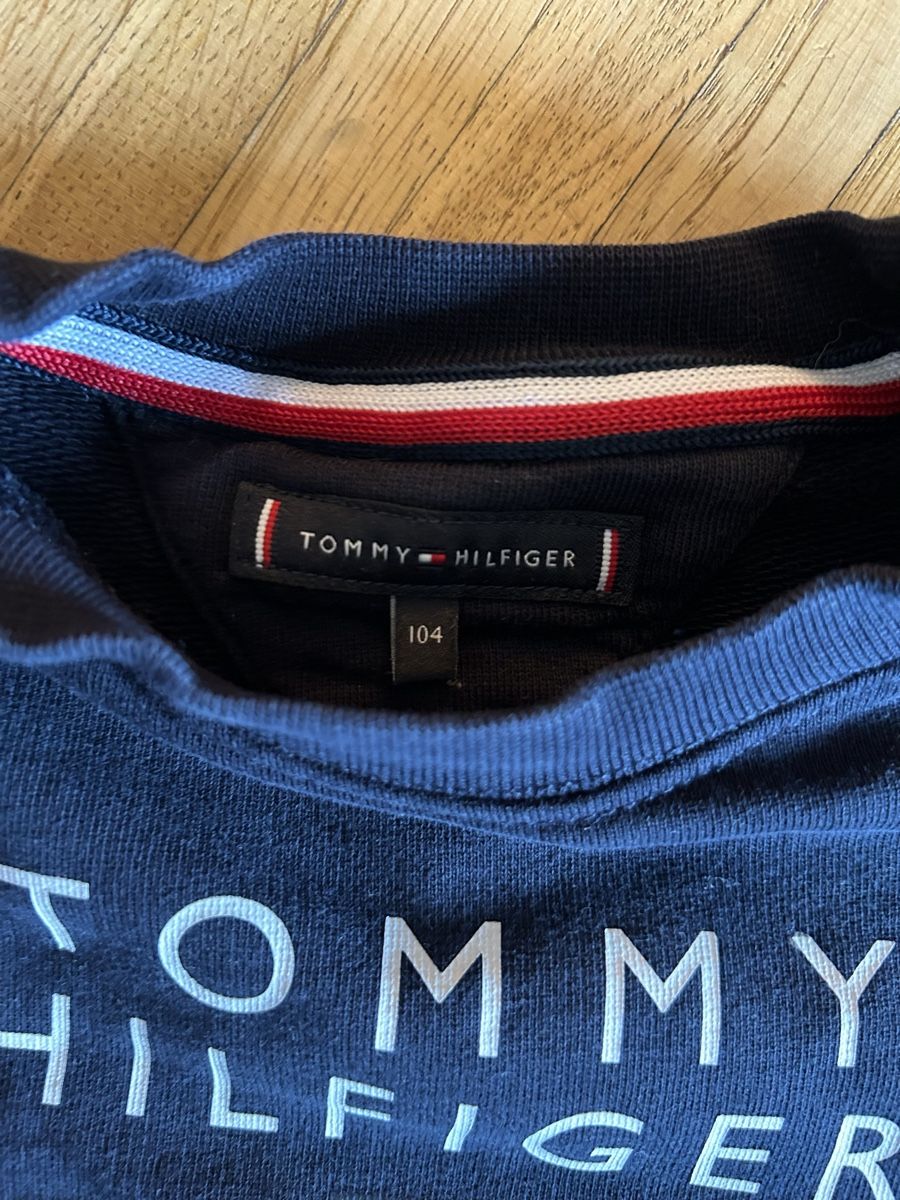 Maglioni & Felpe: 2 pullovers T.Hilfiger et Star Wars / taille 104 – Usato da Meyrin venduto da Bronx86 2