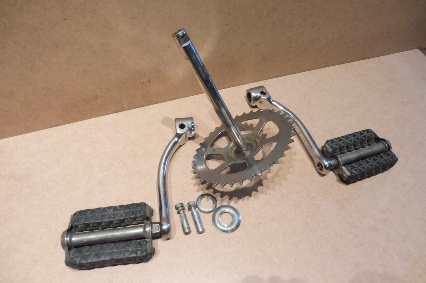 Puch Parti ricambio per ciclomotori: Puch Tretgarnitur-Set. Maxi / NG-2A o. a. Modelle. – Usato da Widnau venduto da Dowe61 1