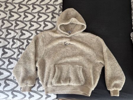 Maglione caldo in pile beige.