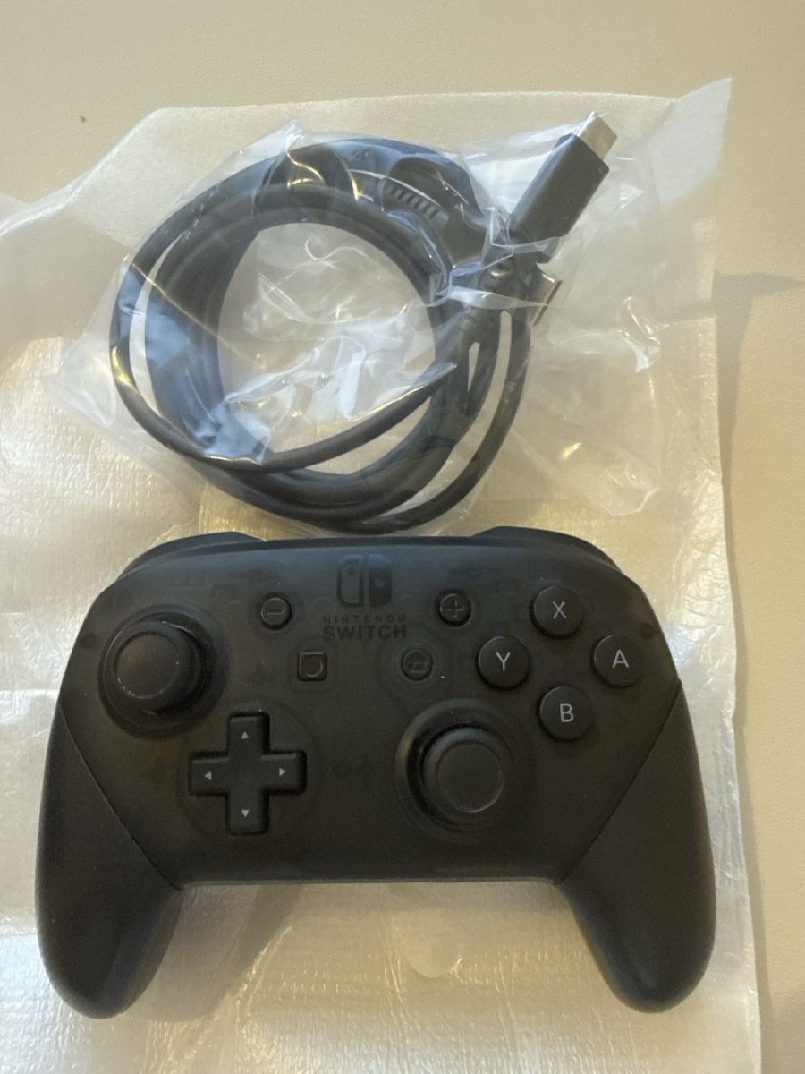 Nintendo Manettes: Nintendo Switch Pro Controller schwarz – D'occasion à Steinach par Giusep7 1