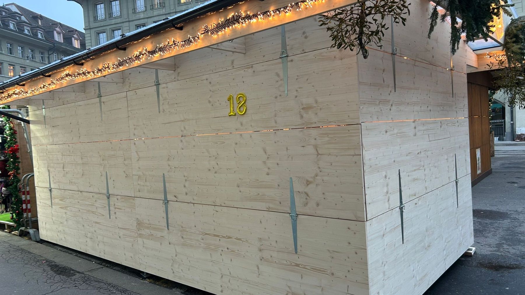 Sonstiges für Firmenanlässe & Parties: Gesamtes Marktgeschäft, 1 Marktauto, 2 Markthäuser, Ware – Gebraucht aus Innertkirchen von Glatthard-Interior 2