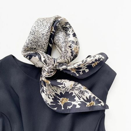 New 68cm Floral Seidentuch, Black Beige Floral Halstuch