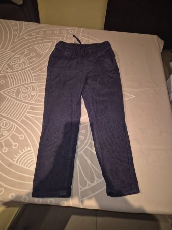 Tolle Cordhose dunkelblau.Grösse 104.