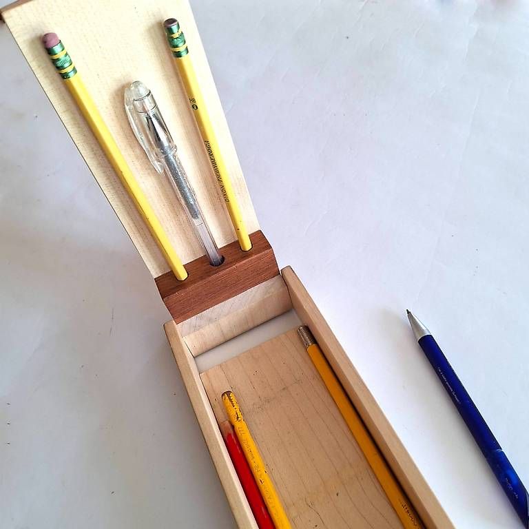 Matite, matite colorate & gessi: Boîte à crayons en bois bicolore – Usato da St-Sulpice VD venduto da vid_wz89 2