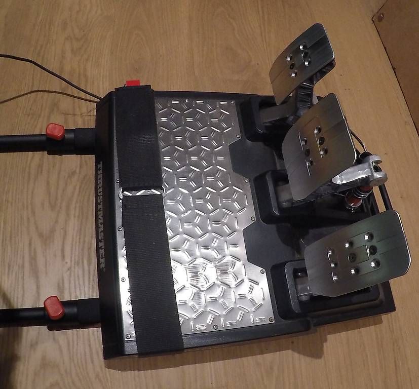 Konsolen: Rennsimulator Thrustmaster Lenkrad,Pedale Preis verhandelbar – Gebraucht aus Zollikon von Hamstter 3