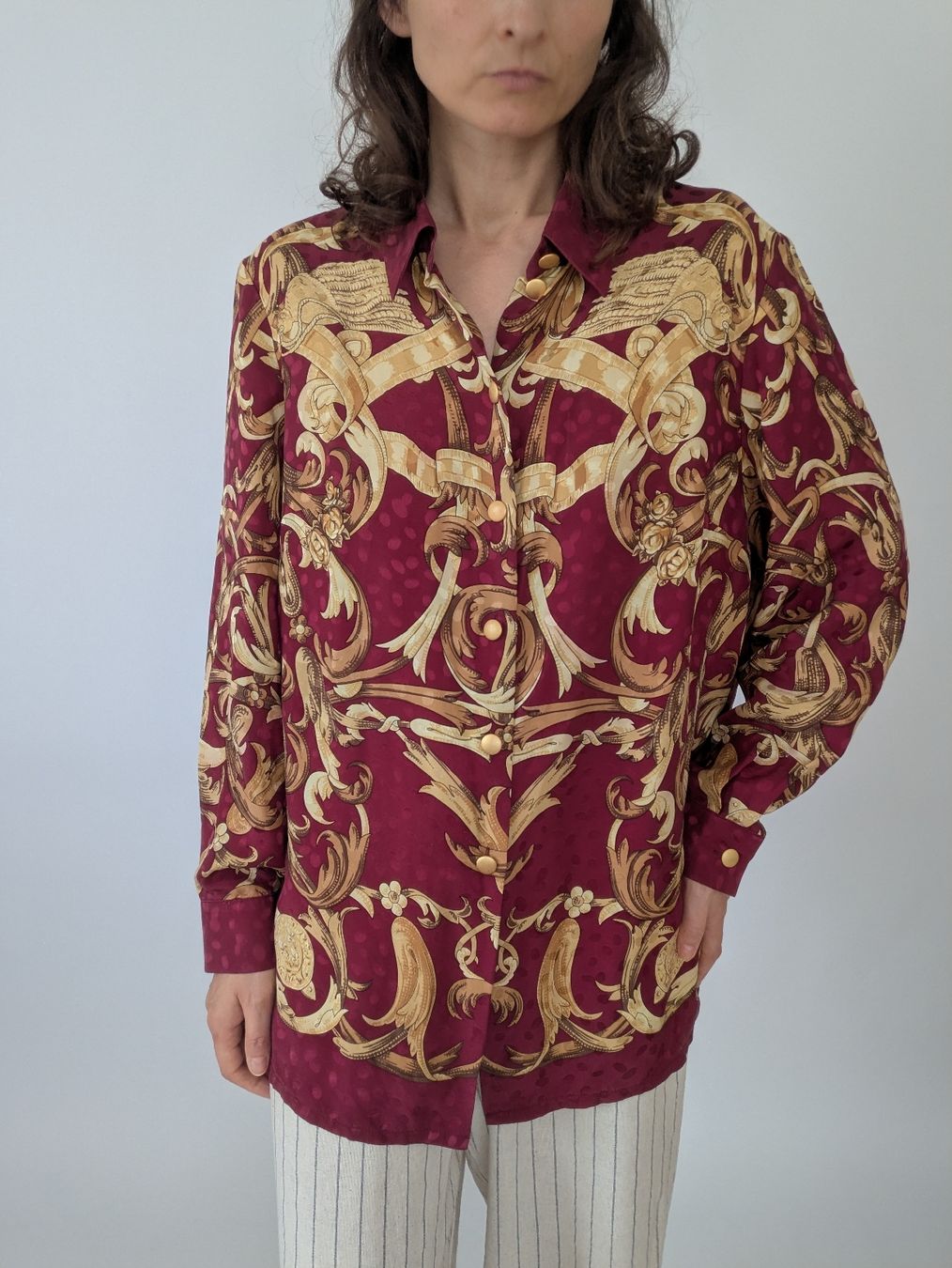 Blusen: Bluse Damen Grösse 44 Seide Bordeaux Muster – Gebraucht aus Rorschach von olg_5qq2 1