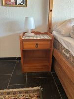 Nachtisch aus Holz mit Schublade gebraucht guter Zustand