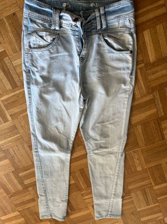 Jeans Hose Gr.42.   (7)
