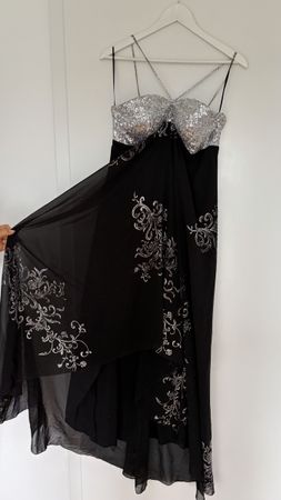 Schwarzes elegantes Abendkleid