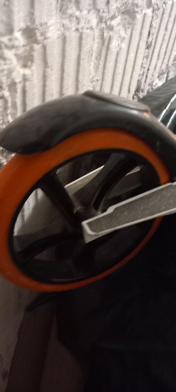 Scooters: Tretroller weiss orange gebrauchte Zustand – Gebraucht aus Zürich von Reyniii 4