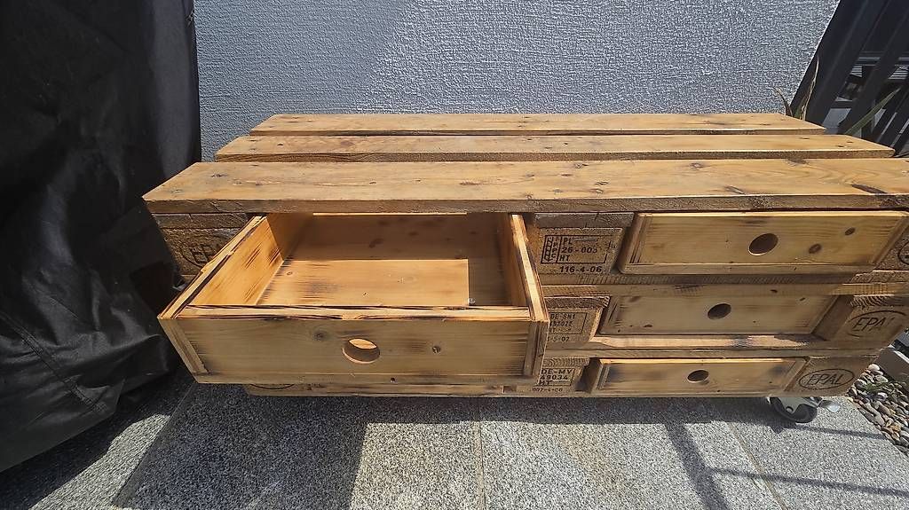 Pallets: Paletten Möbel – Usato da Herrliberg venduto da Heldenkopf