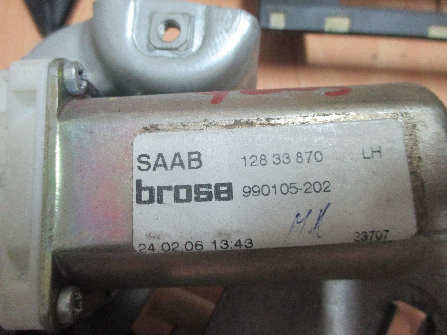 Tutti pezzi di ricambio auto: Saab 9-3 Cabrio Fensterheber + mehr... – Usato da Schafisheim venduto da Sprint33 2