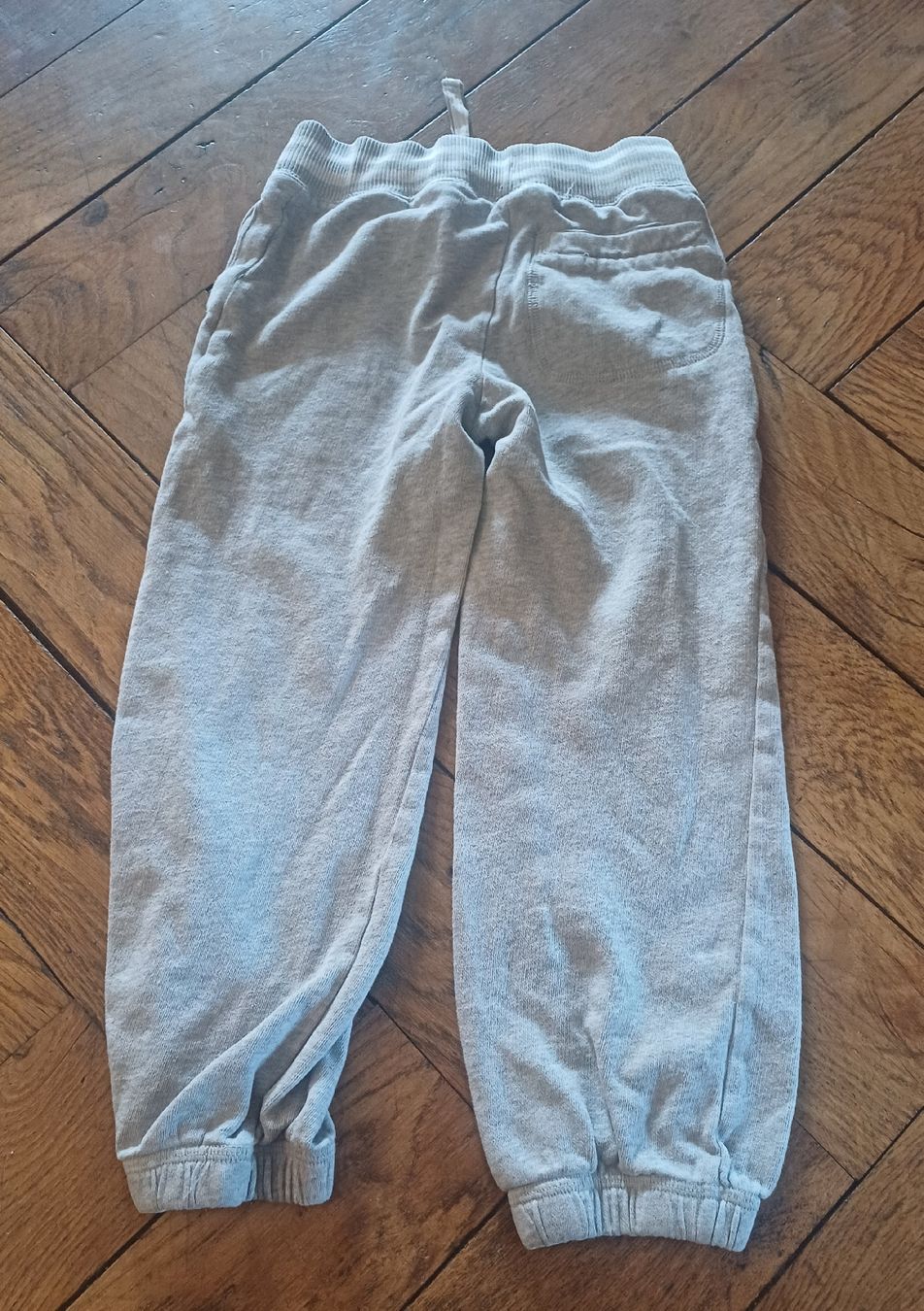 H&M Pantaloni: Trainerhose Grösse 116 – Usato da Schönenwerd venduto da pomodor 1