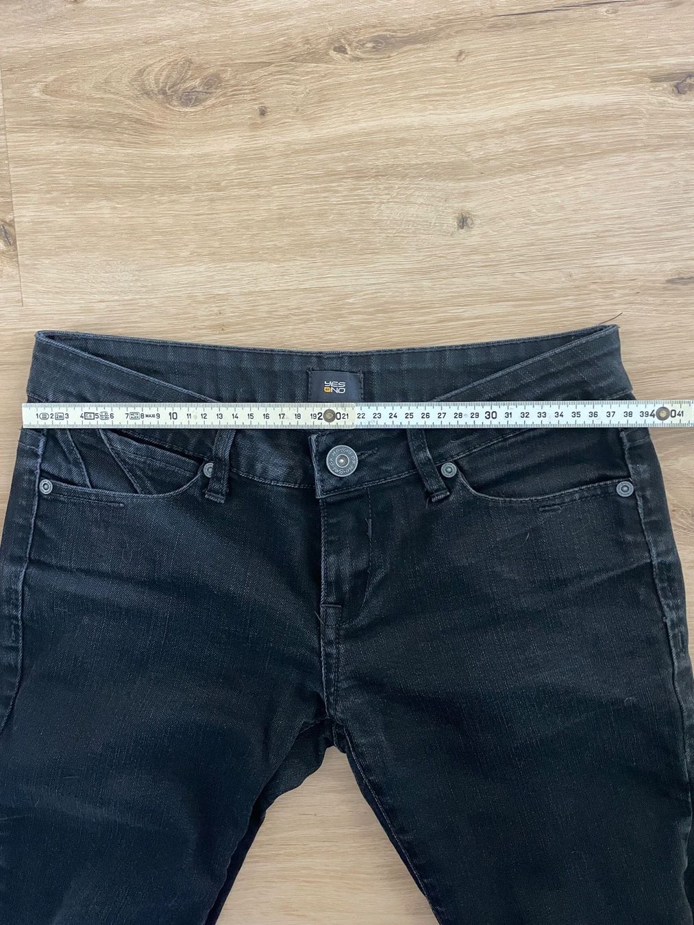 Yes Or No Jeans: Schwarze Jeans "Yes or No", Grösse 36 – Usato da Volketswil venduto da n_r_5gdf 2