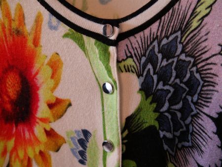 Cardigan en fin lainage à motifs floraux (Madeleine)