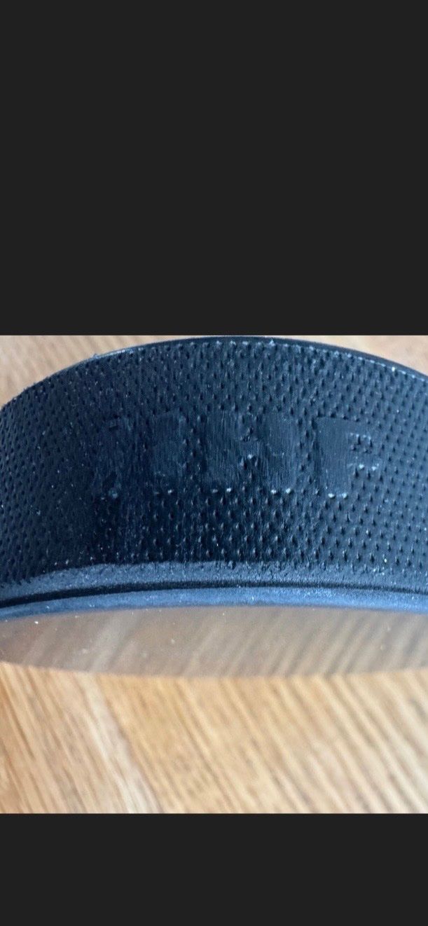 Palloni: 2026 IIHF WM  Puck Logo with Display – Nuovo (secondo la descrizione) da GIFFERS venduto da Calo4 4