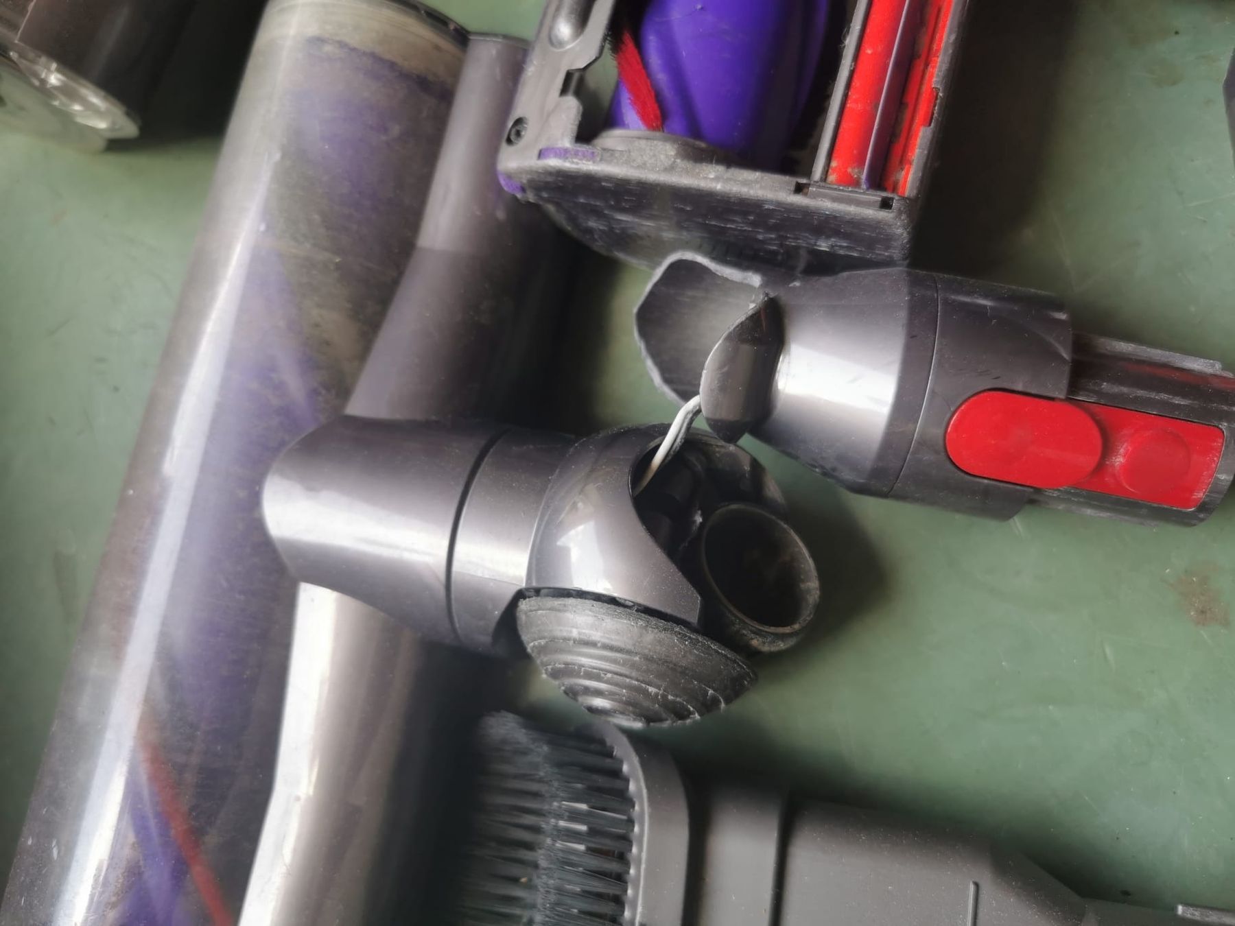 Dyson Staubsauger & Zubehör: Dyson V10 defekt (Ersatzteile) – Defekt aus Auswil von Aragami7 2