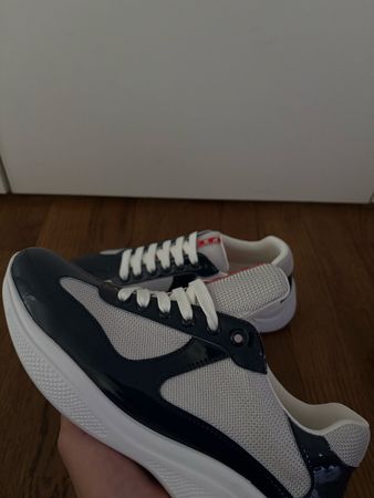 Prada Cup Königsblau