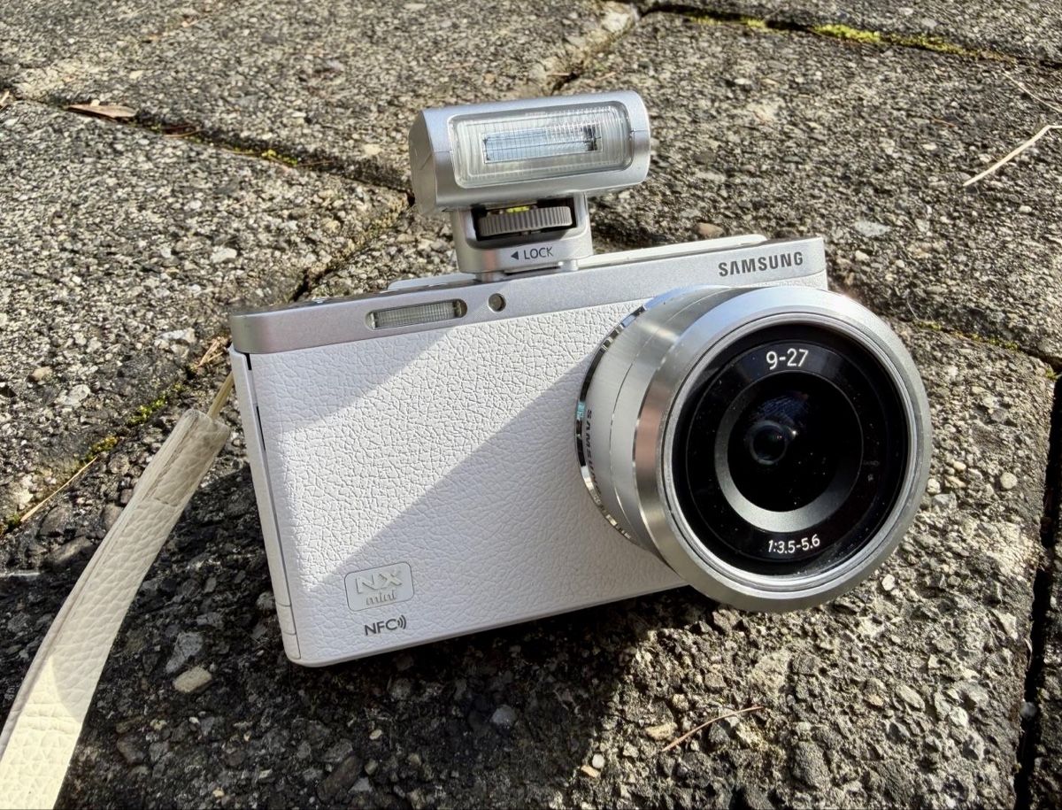 Samsung Kamera: Samsung NX Mini inkl. externem Blitz – Gebraucht aus Inwil von TheSwissEagle 2