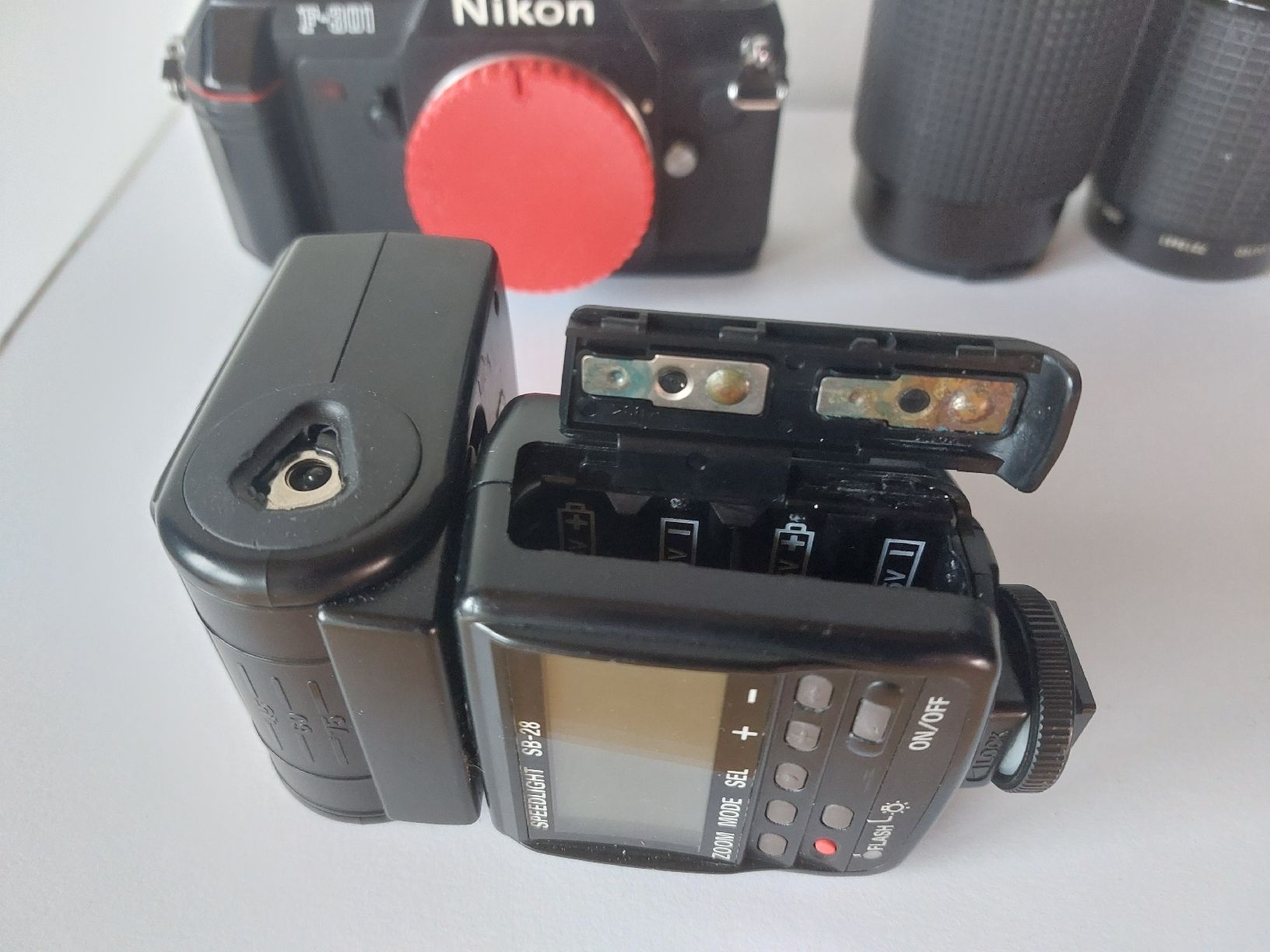 Nikon Fotocamera: Nikon F-301 + 2 Objektive und Flash – Difettoso da Schmitten FR venduto da losim1 4