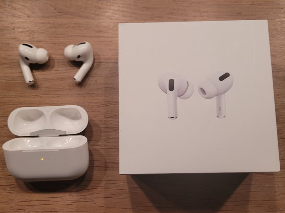 AirPods Pro 1. Generation inkl. Charging Case. 1 Hörer def. 2