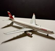 Flugzeugmodell Airbus A330-300 M1:400