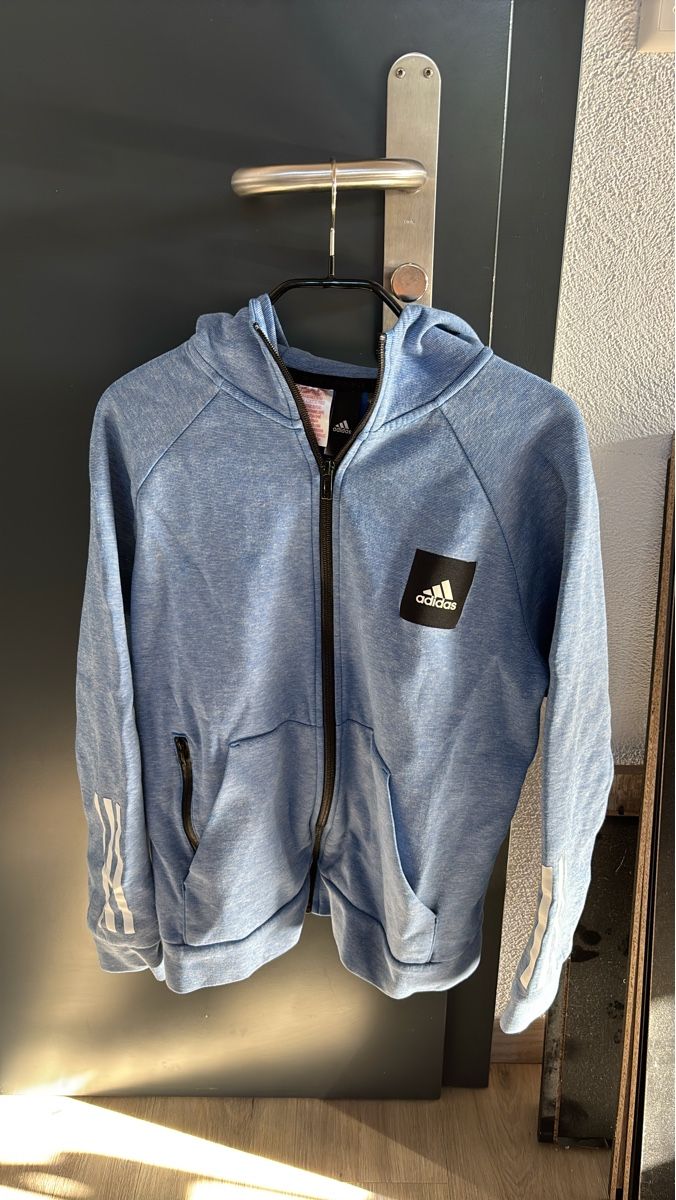 Adidas Giacche & Cappotti: Veste à capuche Adidas bleu – Usato da Courfaivre venduto da ame_d67y