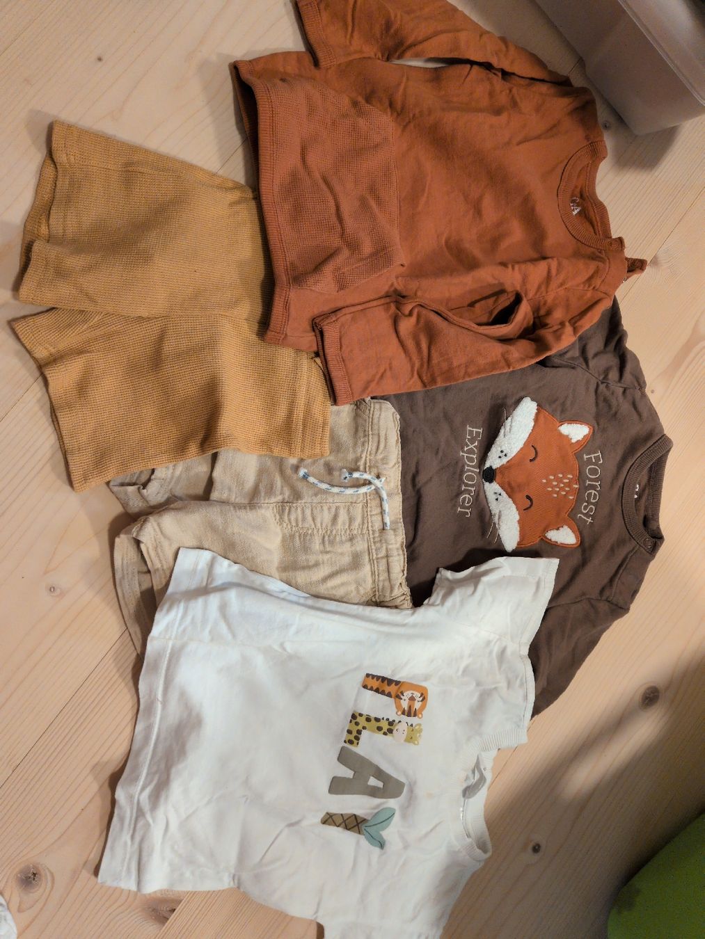 Lotti & Set di vestiti: Kleiderpaket Gr. 86 – Usato da Oberhelfenschwil venduto da Tattar 1