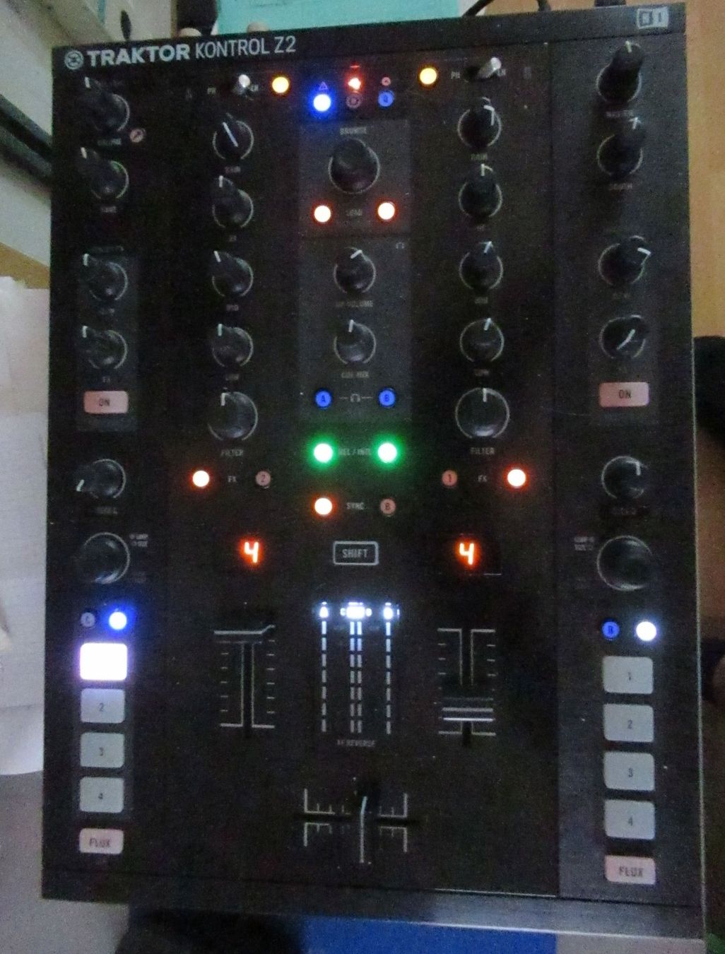 Traktor Console di mixaggio: Traktor Kontrol Z2 Native Instruments – Usato da Männedorf venduto da livesteam 1