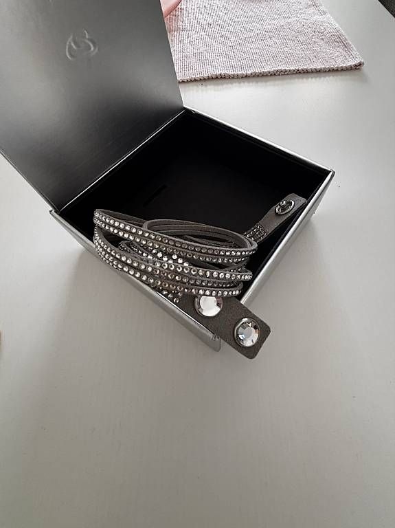 Bracelets: Bracciale Swarovski  – Neuf avec emballage d'origine à Cugnasco par tat_7sr5