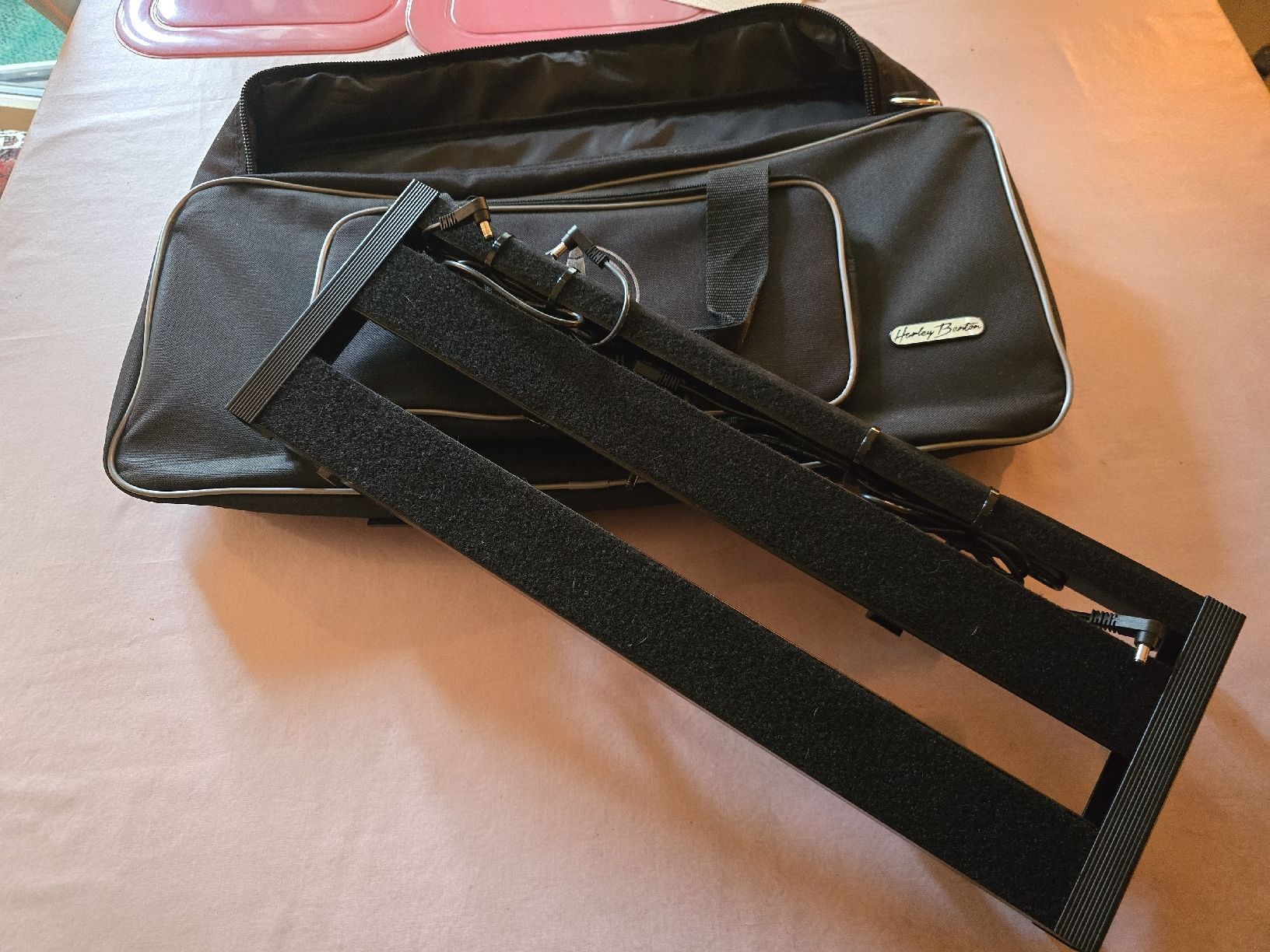Harley Benton Strumenti musicali: PEDALBOARD KLEIN MIT TASCHE .. HARLEY BENTON – Usato da Zürich venduto da Antiquedealer 3