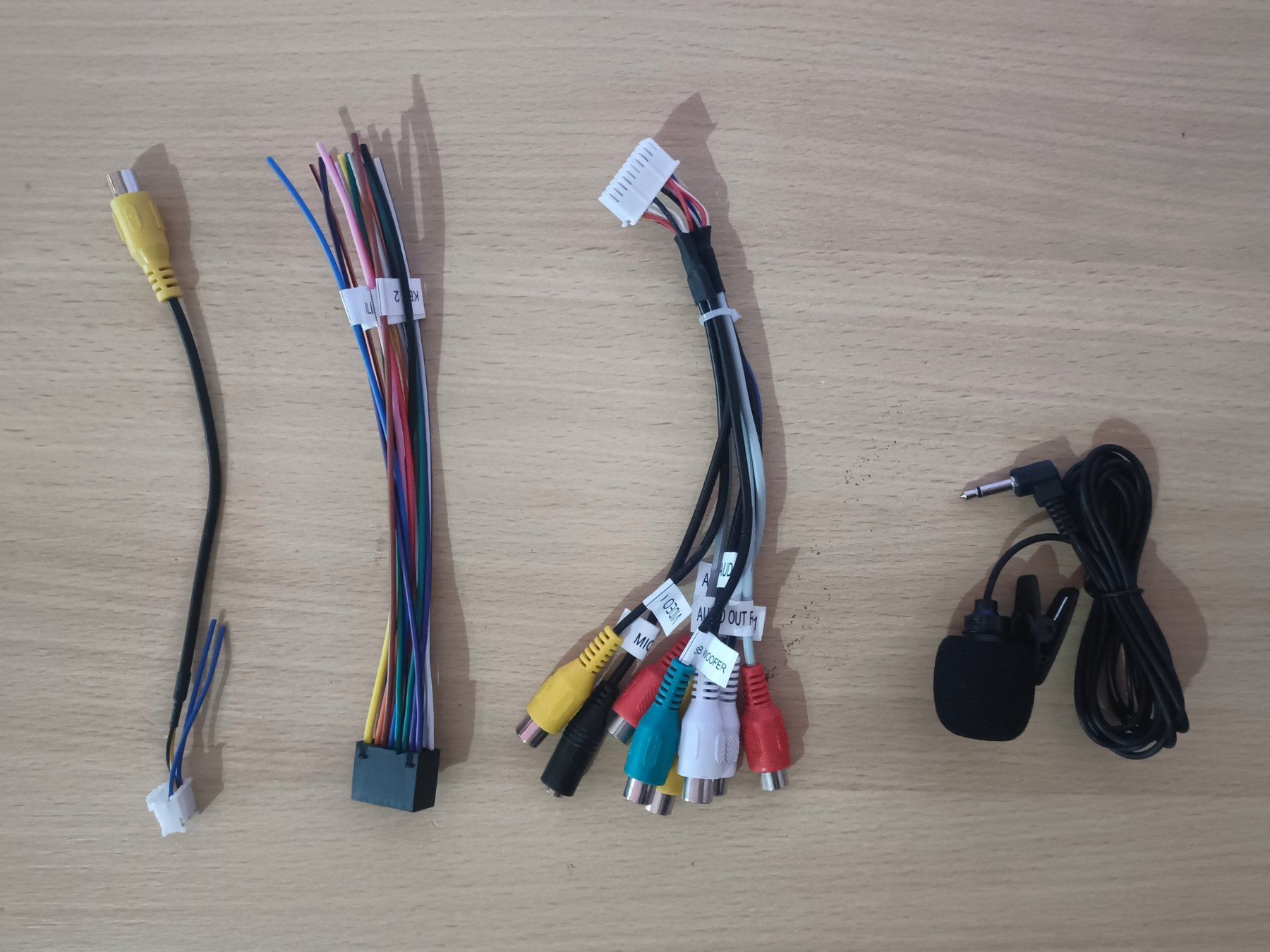 Radio: Autoradio Kabelbaum-Adapter Set mit Mikrofon & Cinch – Usato da Rickenbach b. Wil venduto da Mysterion4