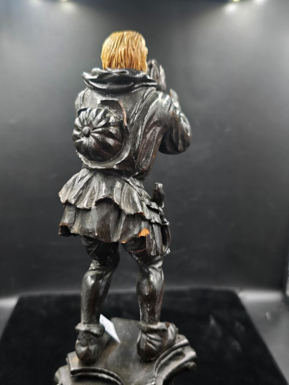 Figuren: Holz geschnitzte Figur – Gebraucht aus Rorschacherberg von snOOpydOg11 6