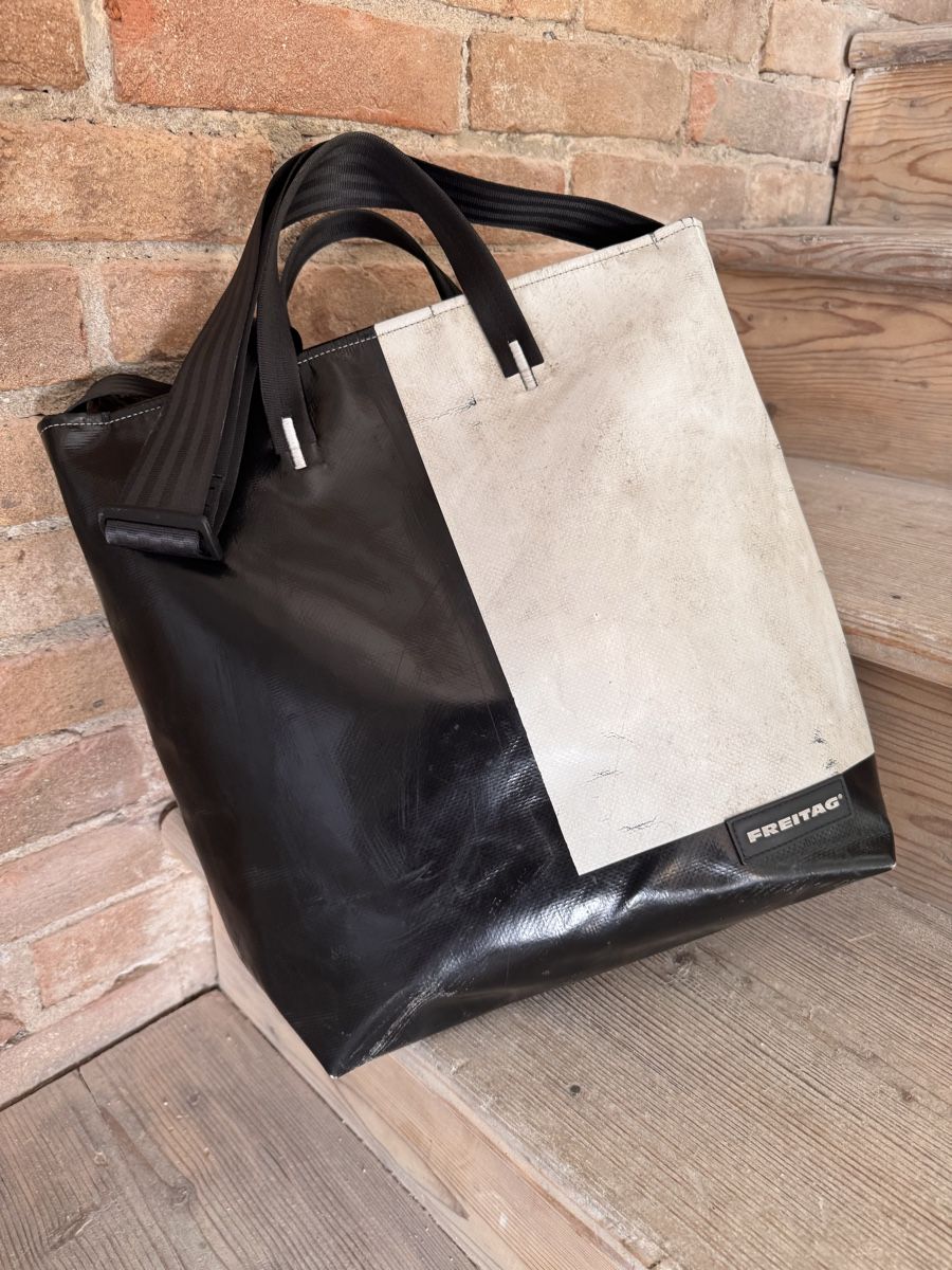 Taschen: Freitag F203 Bob / Black and white – Gebraucht aus Arsiè von Marydema76