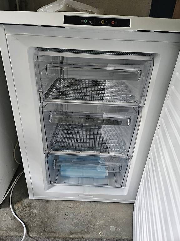 Congelatori: Electrolux Gefrierschrank EUT1104F – Usato da Fällanden venduto da althausb 1