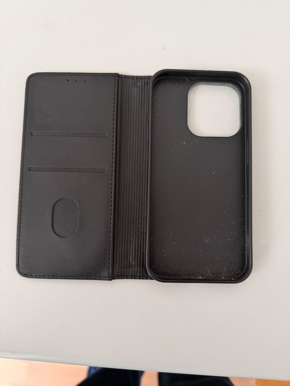 Cover & Protezioni schermo: iPhone 16Pro Max Flip-Cover mit magnetischem Verschluss – Nuovo e nell'imballaggio originale da Würenlingen venduto da process 1