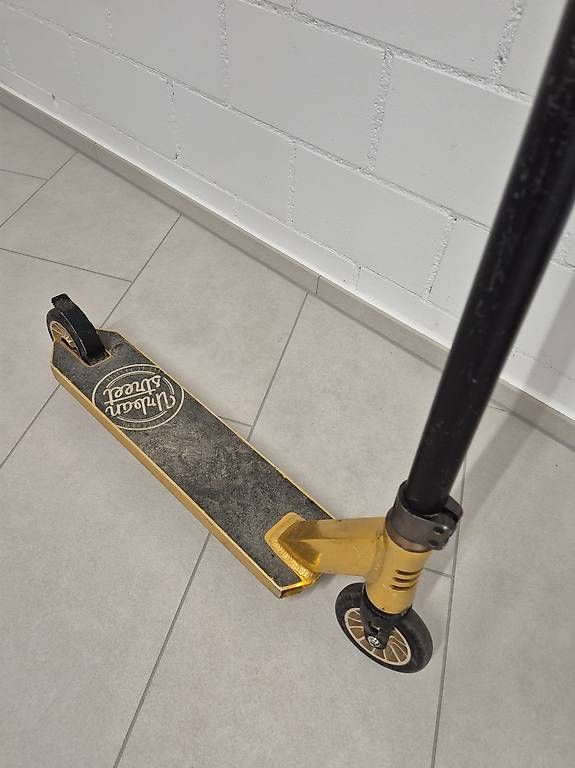 Kickboard: Urban Classic Scooter gold – Usato da Pfäffikon ZH venduto da Cro