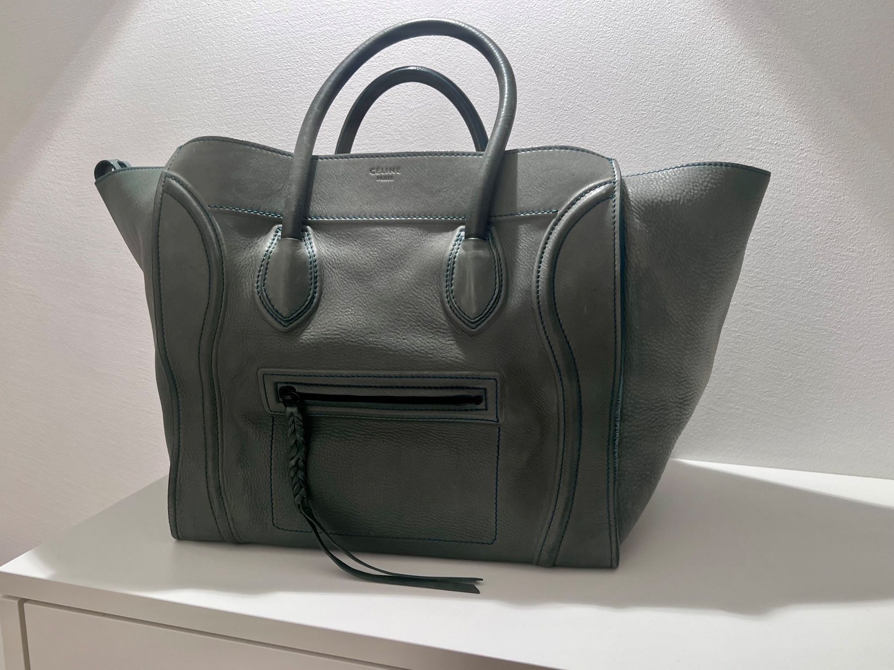 Celine Taschen für Damen: Céline Bag - Phantom Large Luggage, seltene Farbe – Gebraucht aus St. Gallen von Floomer 3