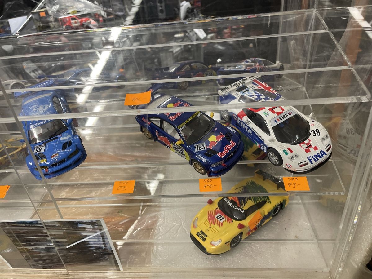 Piste: SlotcaR Vitrine 1:32. Staubsicher – Usato da Wohlen AG venduto da NincoA-Z 1