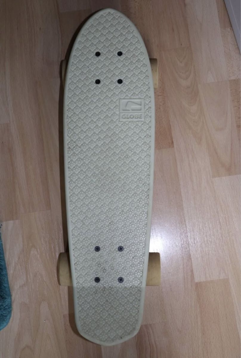 Globe Skateboards: Skateboard Globe Bantam Glow in the Dark – Usato da Lausanne venduto da hen_p2mh