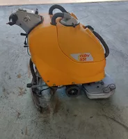 Putzmaschine / Scheuer-Saugmaschine