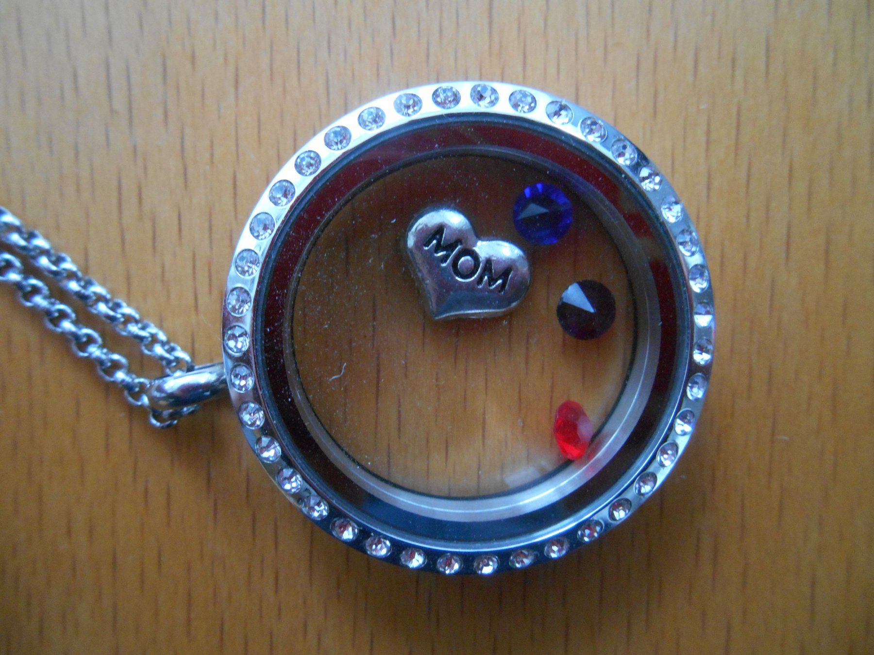Catenine: Kette mit Medaillon – Nuovo (secondo la descrizione) da Nussbaumen AG venduto da MollyBI-20 1