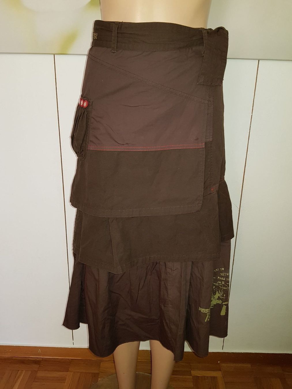 Gonne: ROSEBUD Jupe / Rock taille / Grosse 32 CH – Usato da Cossonay-ville venduto da Super-Price-Quality