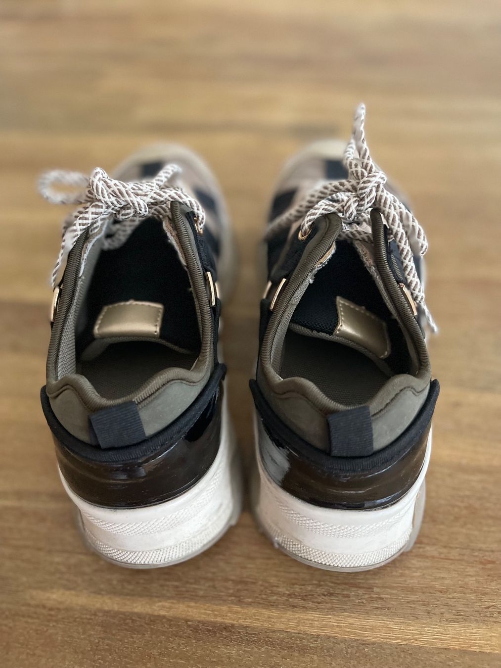Scarpe da donna: Trendige Sneaker, Grösse 39 – Usato da Hätzingen venduto da Limao 3